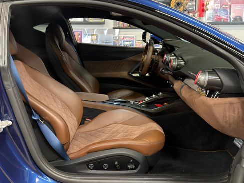 Used 2019 Ferrari 812 Superfast RWD image 28