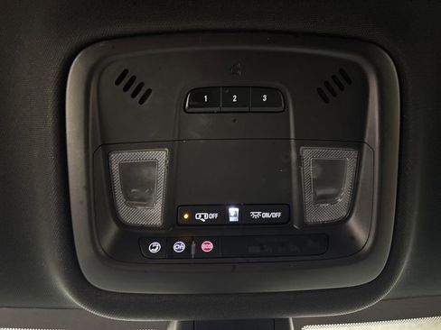 Used 2023 Chevrolet Traverse LT w/ Rear Camera Mirror Package image 26