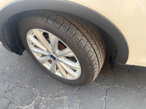 Used 2019 Ford Escape SEL AWD/4WD image 25