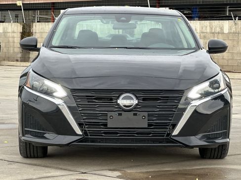 Used 2024 Nissan Altima 2.5 SV image 11