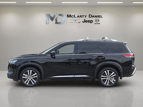 Used 2025 Nissan Pathfinder Platinum w/ Cargo Package AWD/4WD image 3