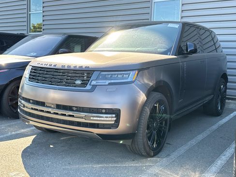 Used 2025 Land Rover Range Rover Autobiography AWD/4WD image 2