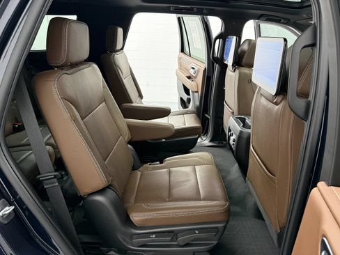Used 2023 Chevrolet Tahoe High Country w/ Advanced Technology Package AWD/4WD image 19