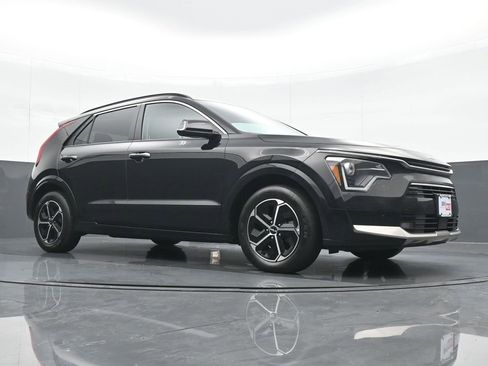 Used 2023 Kia Niro SX image 23