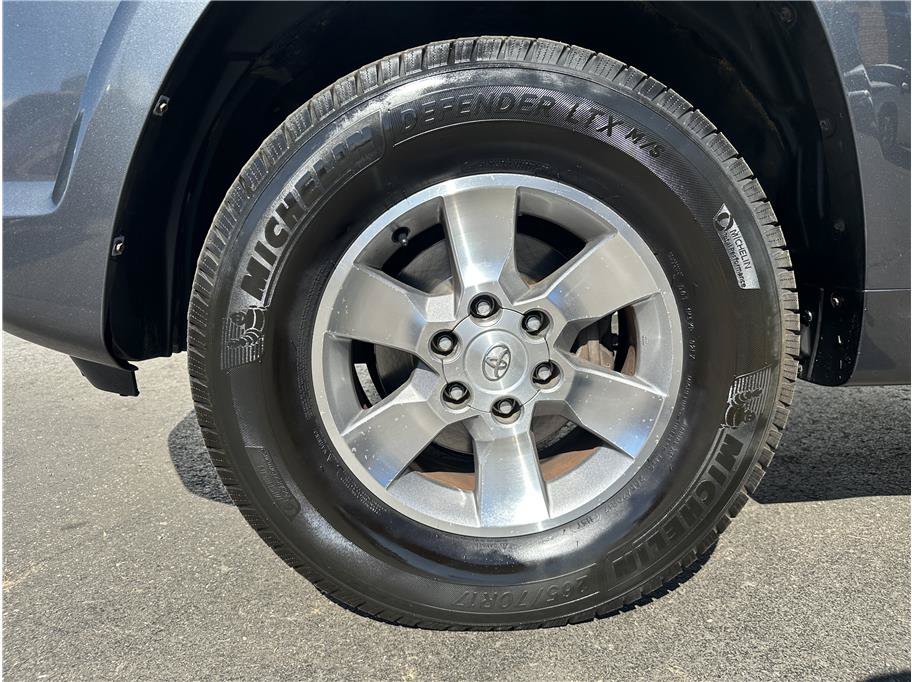 Used 2010 Toyota 4Runner SR5 AWD/4WD image 31