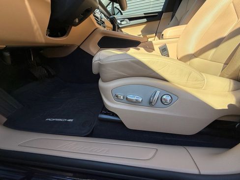 Certified 2025 Porsche Macan image 25
