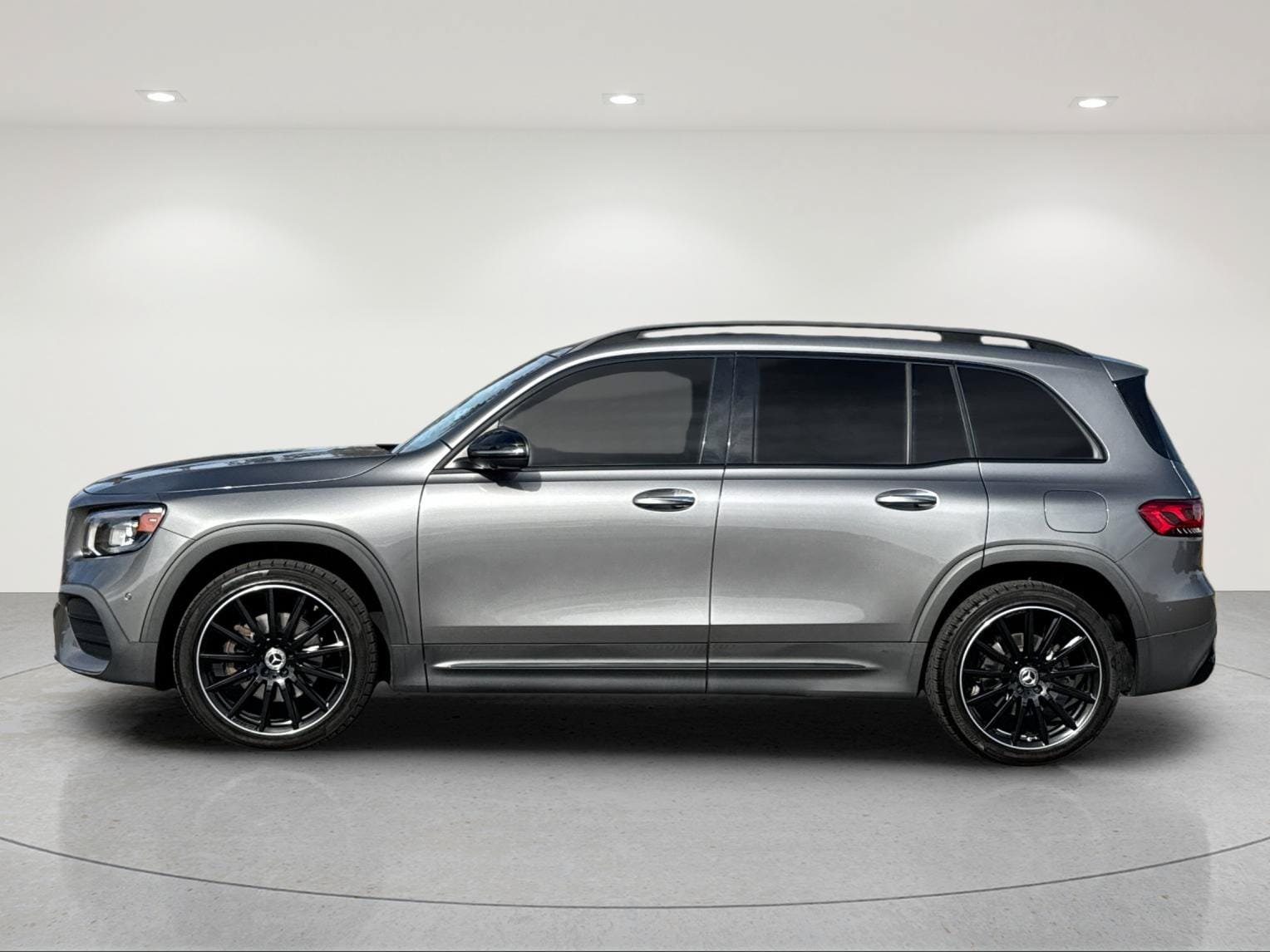 Used 2023 Mercedes-Benz GLB 250 4MATIC image 3