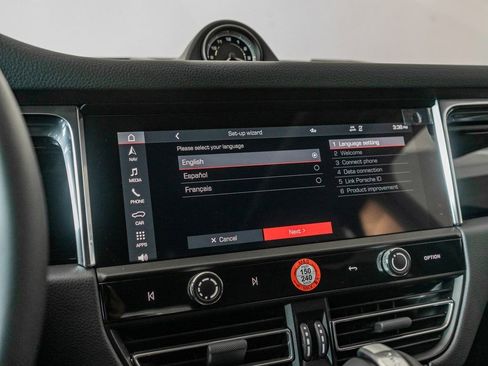 Certified 2025 Porsche Macan image 20