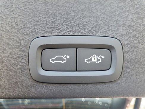 New 2026 Volvo XC40 B5 Core w/ Climate Package image 34