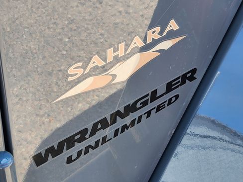 Used 2015 Jeep Wrangler Unlimited Sahara AWD/4WD image 7