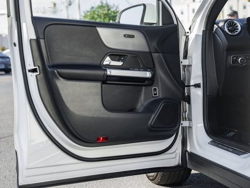 Used 2022 Mercedes-Benz GLB 250 GLB 250 image 38