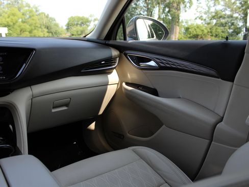 Used 2021 Buick Envision Avenir FWD image 11