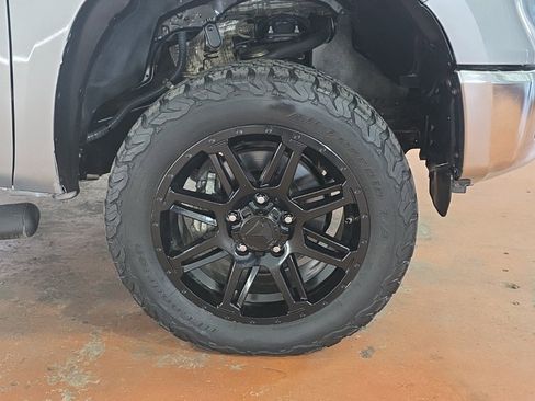 Used 2020 Toyota Tundra SR5 w/ SR5 Upgrade Package image 8