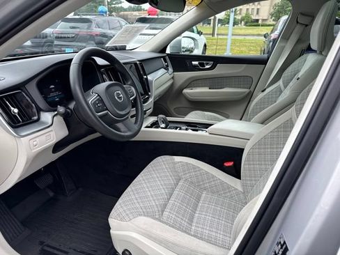 Used 2022 Volvo XC60 B5 Momentum AWD/4WD image 4