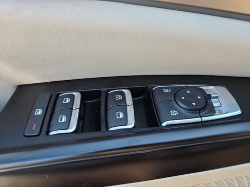 Used 2024 Kia Carnival LX FWD image 37