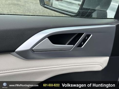 Certified 2025 Volkswagen Taos SE w/ Panoramic Sunroof Package image 14