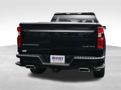 Used 2020 Chevrolet Silverado 1500 Custom w/ Custom Value Package RWD image 4