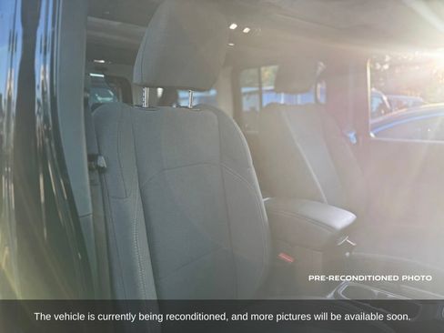 Used 2025 Jeep Wrangler Unlimited Sahara AWD/4WD image 15