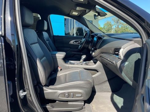 Used 2023 Chevrolet Traverse LT image 25