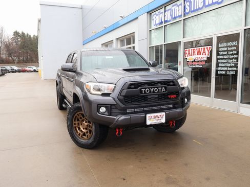 Used 2019 Toyota Tacoma TRD Sport w/ Technology Package image 39