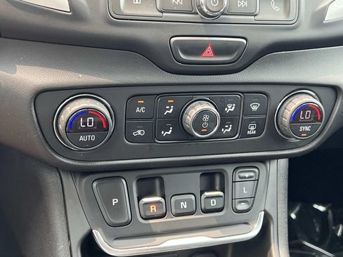 Used 2019 GMC Terrain SLE w/ Driver Convenience Package AWD/4WD image 19