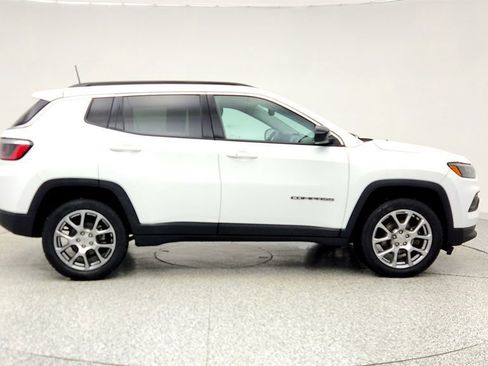 Used 2022 Jeep Compass Latitude image 4