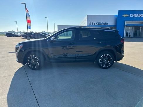 Used 2024 GMC Terrain SLT AWD/4WD image 2