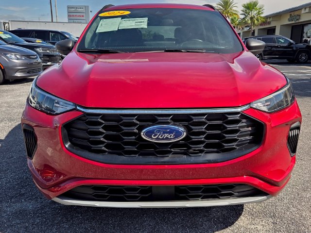 Used 2024 Ford Escape ST-Line w/ Tech Pack #1 FWD image 8