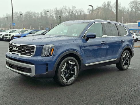 Used 2023 Kia Telluride S w/ S Sunroof Package image 3