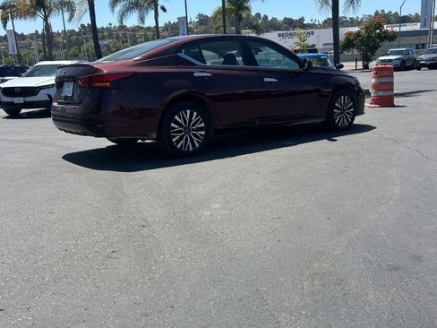 Used 2025 Nissan Altima 2.5 SV AWD/4WD image 6