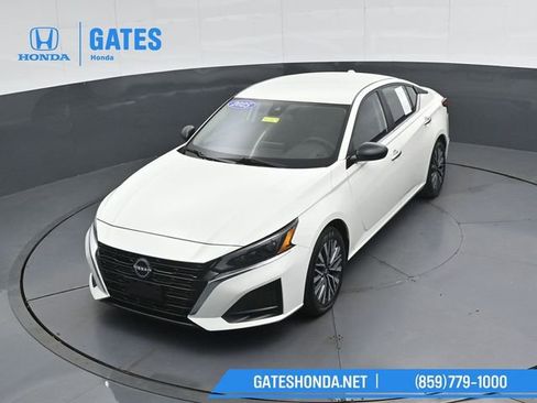 Used 2025 Nissan Altima 2.5 SV FWD image 46