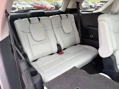 Used 2025 Ford Explorer Platinum w/ Ultimate Package AWD/4WD image 33