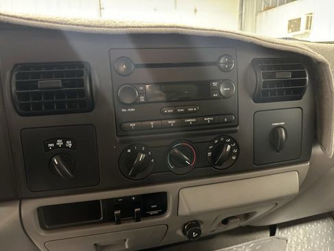 Used 2005 Ford F250 XLT image 19