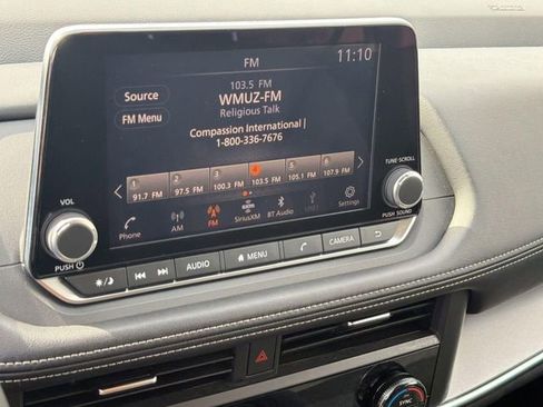 Used 2025 Nissan Rogue SV image 13