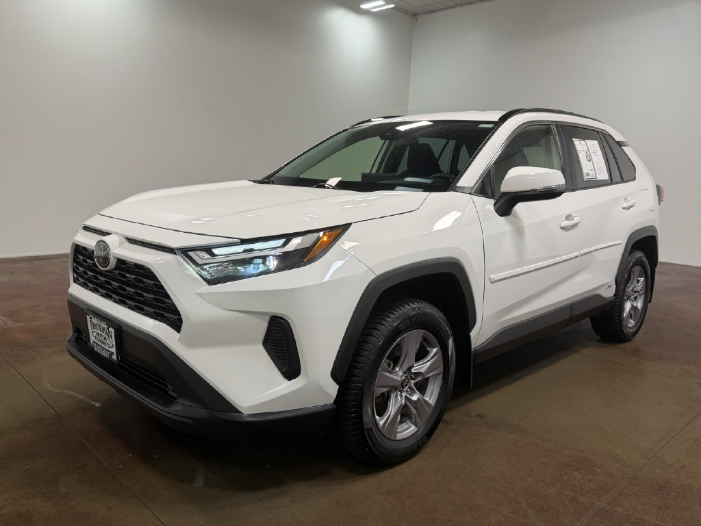 Used 2025 Toyota RAV4 XLE AWD/4WD image 39