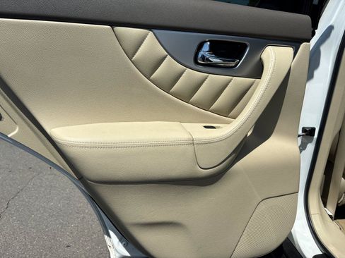 Used 2013 INFINITI FX37 AWD w/ Premium Pkg image 32
