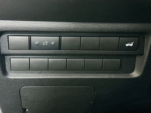 Used 2024 Mitsubishi Outlander SE image 16