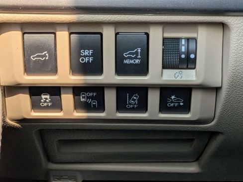 Used 2017 Subaru Outback 2.5i Limited AWD/4WD image 18