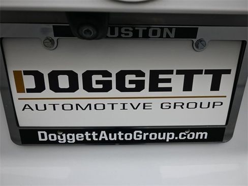 Used 2023 Buick Envision Essence image 2