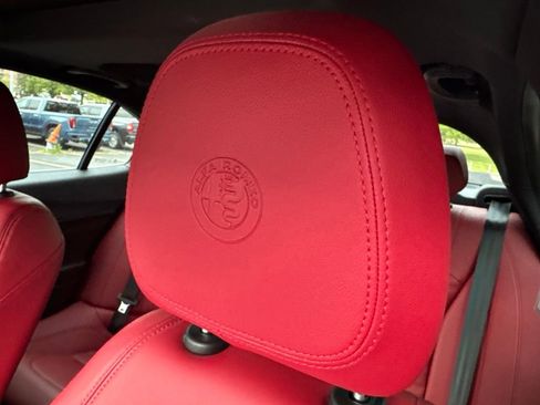 Used 2024 Alfa Romeo Giulia Veloce AWD/4WD image 28