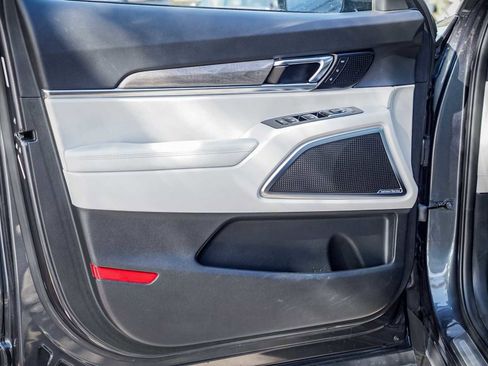 Certified 2022 Kia Telluride SX w/ SX Prestige Package image 25