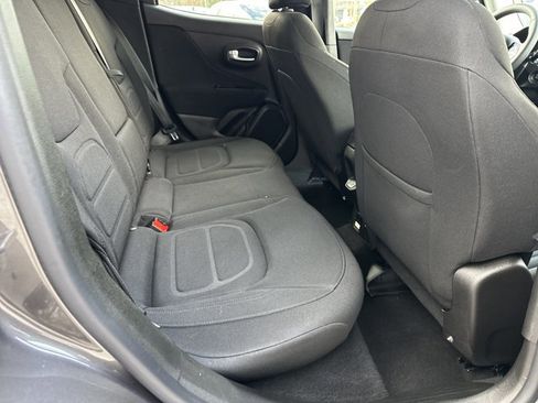 Used 2020 Jeep Renegade Latitude w/ Safety & Security Group II image 18