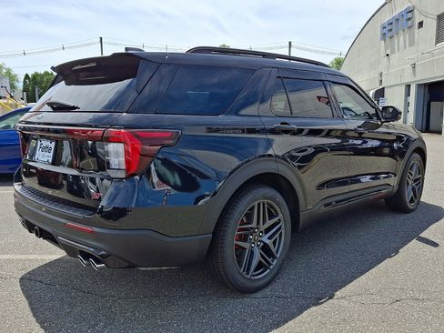 Certified 2025 Ford Explorer ST AWD/4WD image 4