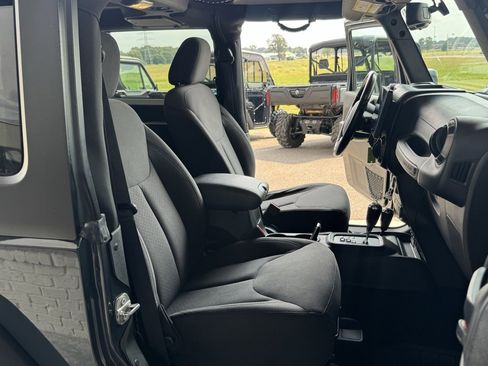 Used 2018 Jeep Wrangler Sport image 32