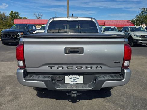 Used 2022 Toyota Tacoma TRD Sport image 4