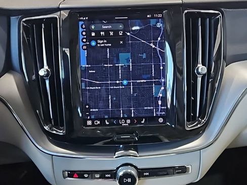 Used 2022 Volvo XC60 B5 Momentum image 33