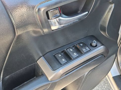 Used 2019 Toyota Tacoma TRD Off-Road w/ Technology Package AWD/4WD image 31