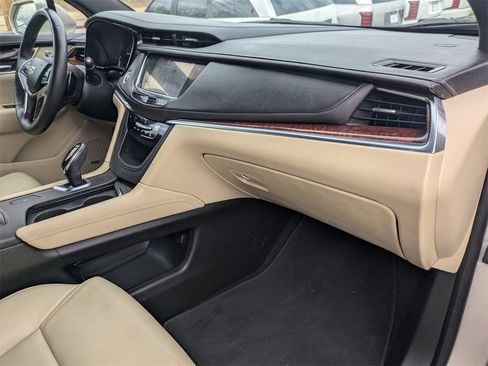 Used 2017 Cadillac XT5 Luxury w/ Driver Awareness Package image 29