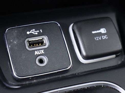 Used 2019 Jeep Cherokee Limited AWD/4WD image 26