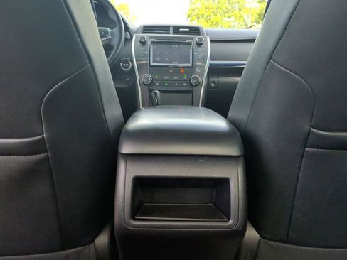 Used 2016 Toyota Camry SE FWD image 30